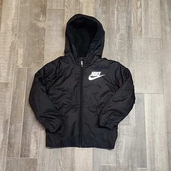 Nike brand kids jacket - Picture 4 of 8